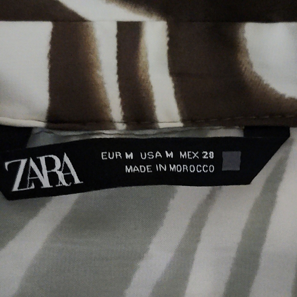 Satin Zebra Long-Sleeve Button-Down - Picture 4 of 4